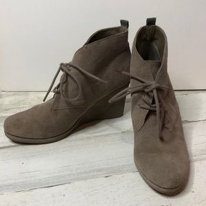 Dolce Vita Tan Beige Heeled Ankle Boots Wedge 9 Good Condition